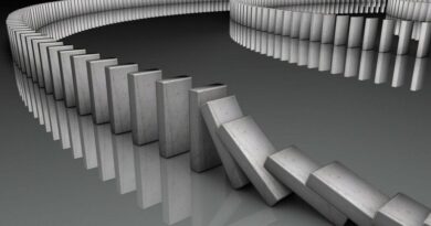 影の建造物の終末的衰退が進行中：慎重な焦点が必要